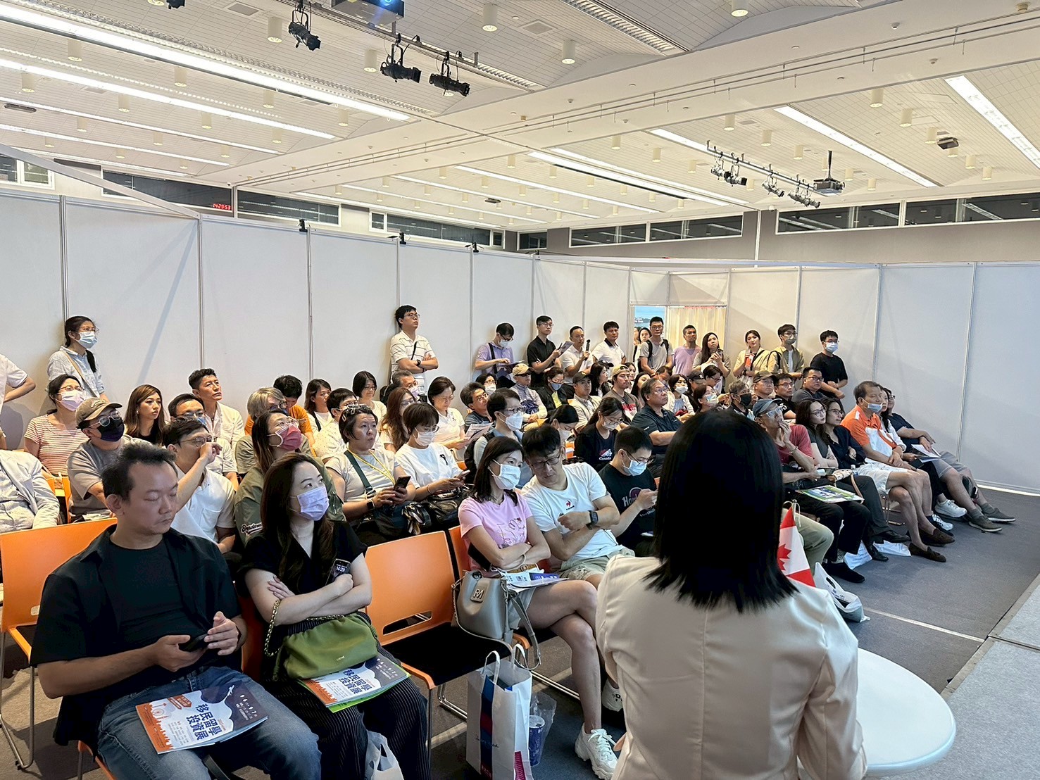 LINE_ALBUM_202596-7秋季移民展_251001_6 臣邑移民 2025 移民展